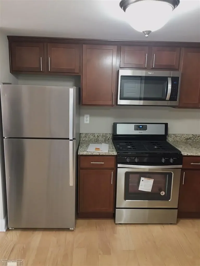 250 E Harbortown #1006 Drive Detroit City MI 48207