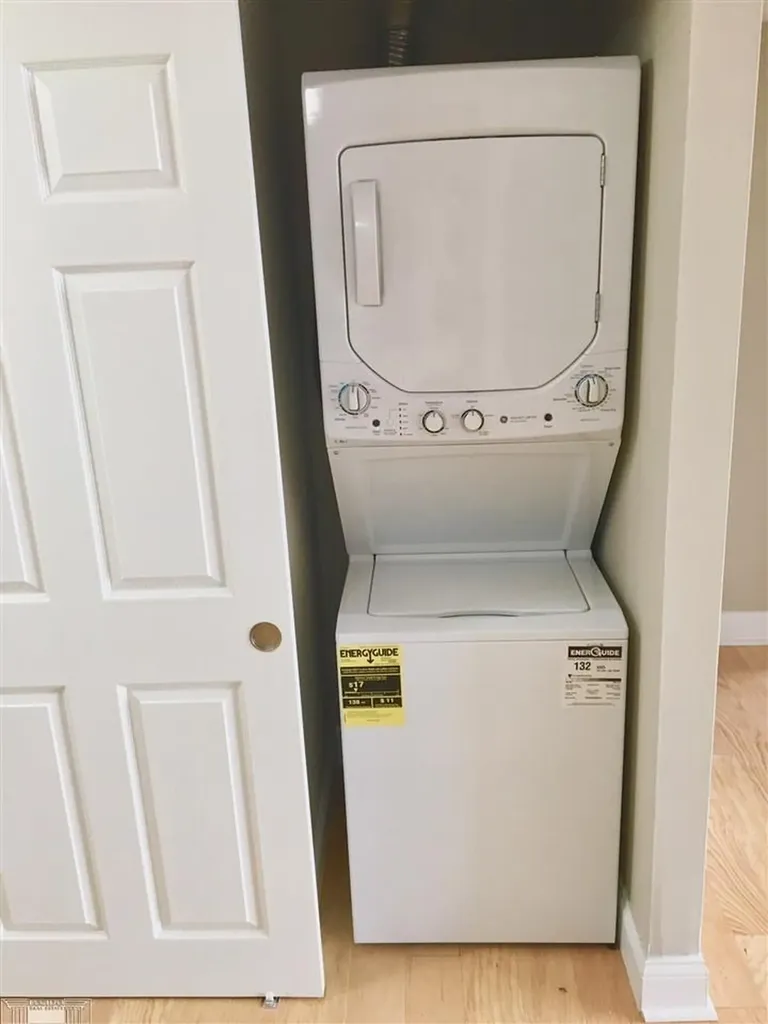 250 E Harbortown #1006 Drive Detroit City MI 48207