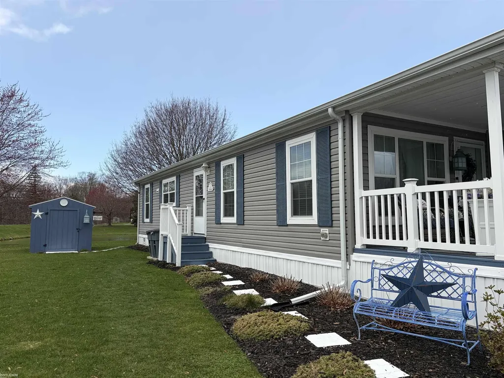 369 Red Pine Drive Genesee Charter Township MI 48506