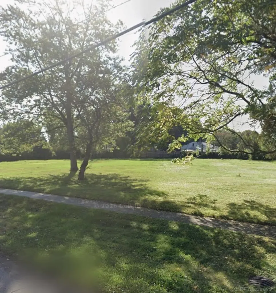 11878 Stephens Road Warren City MI 48089