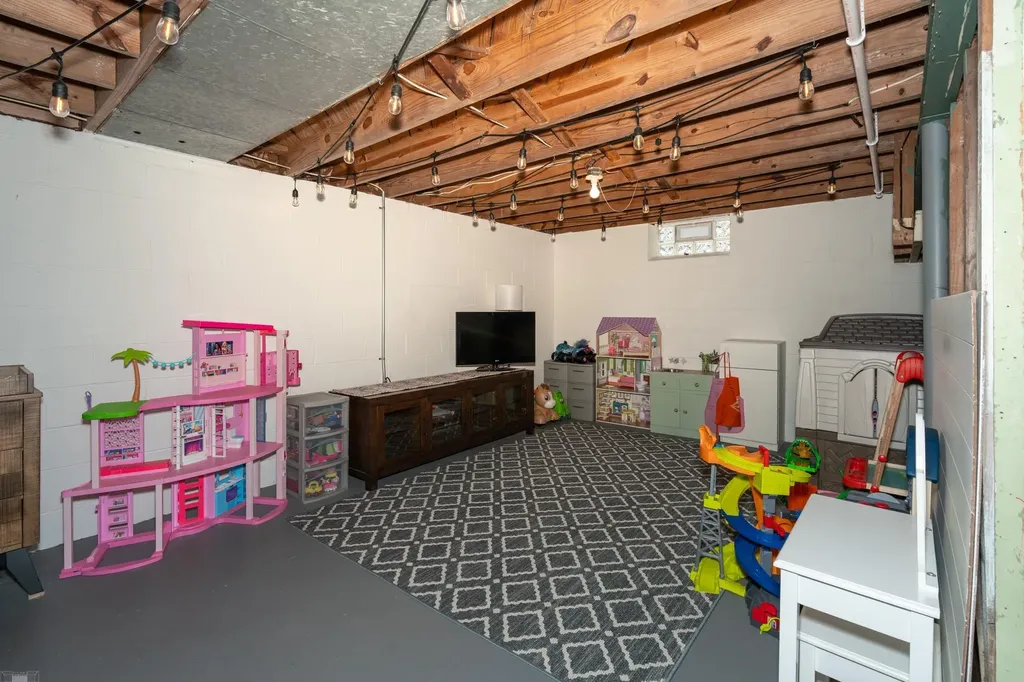 16605 Rosemary Street Fraser City MI 48026