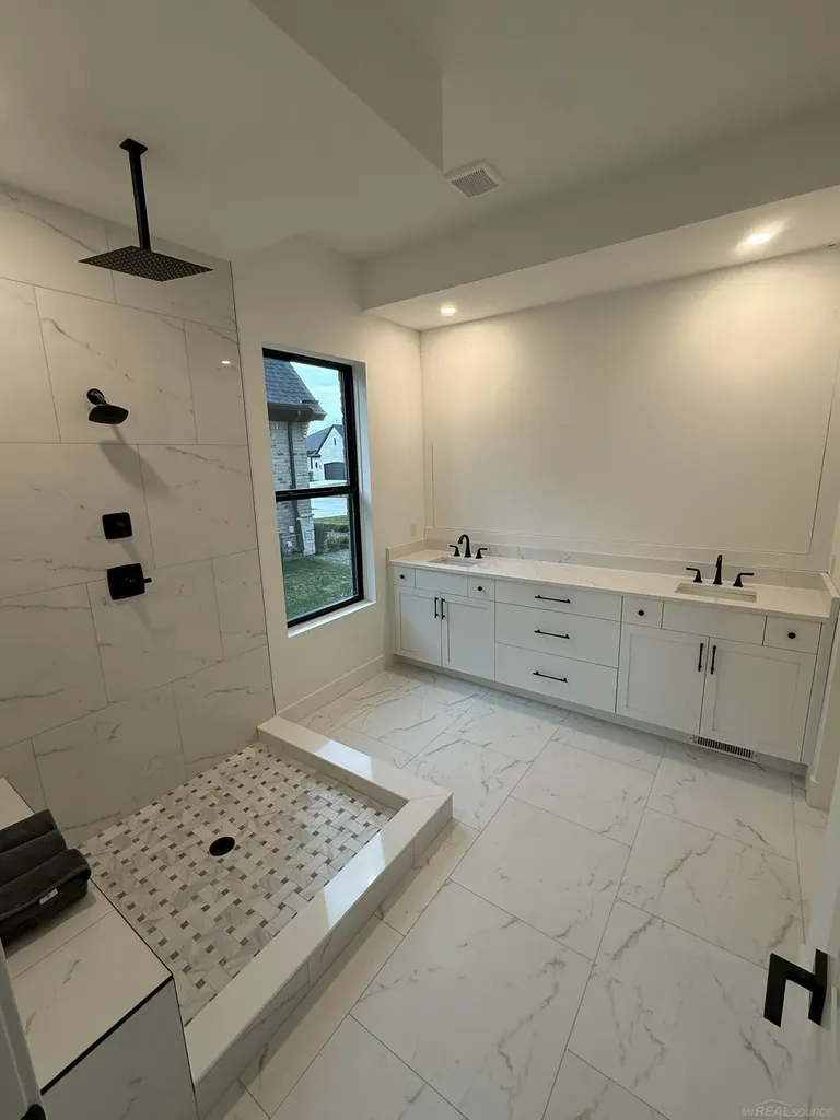 14004 Quail View Drive Washington Township MI 48094