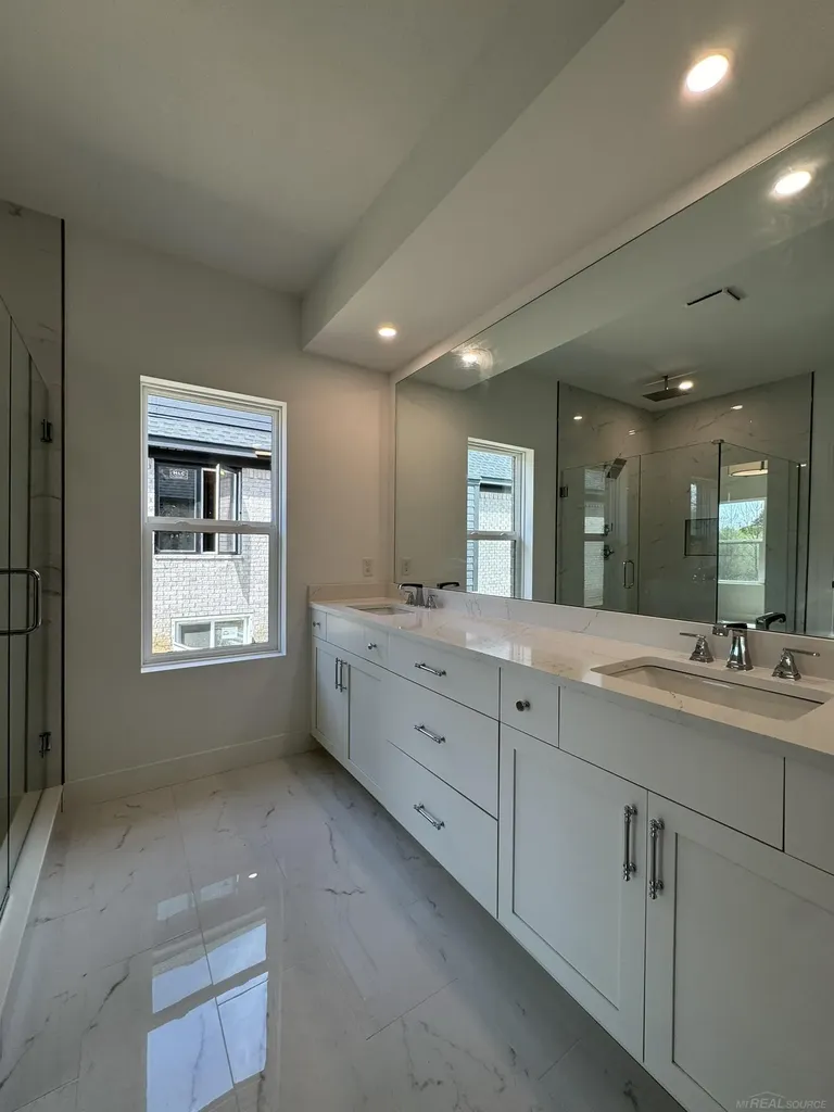 14004 Quail View Drive Washington Township MI 48094