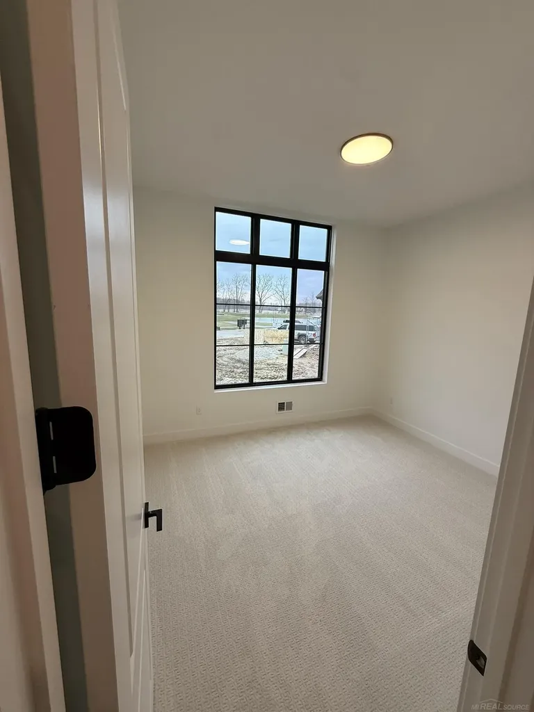 14004 Quail View Drive Washington Township MI 48094