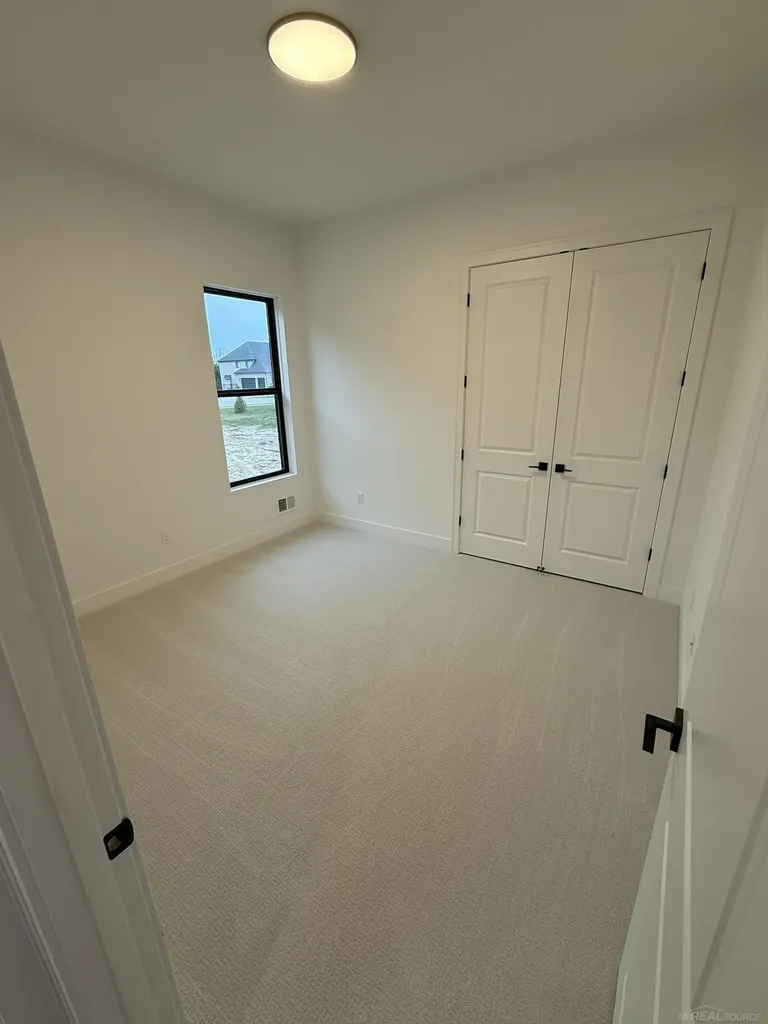 14004 Quail View Drive Washington Township MI 48094