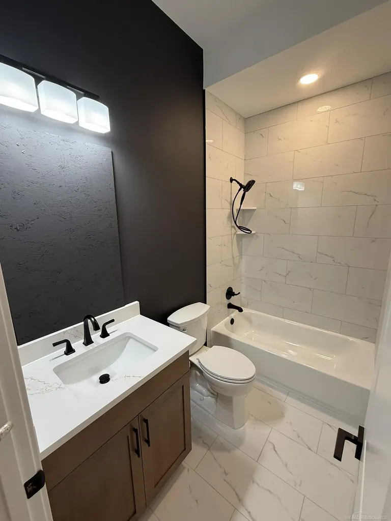 14004 Quail View Drive Washington Township MI 48094