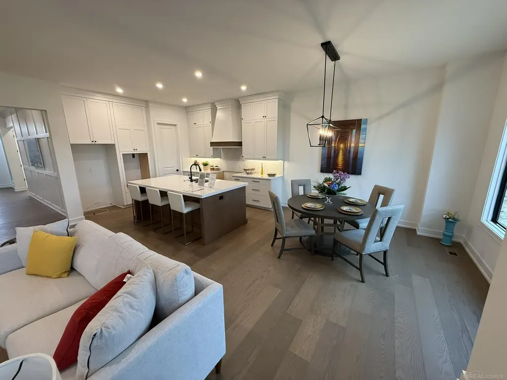 14004 Quail View Drive Washington Township MI 48094
