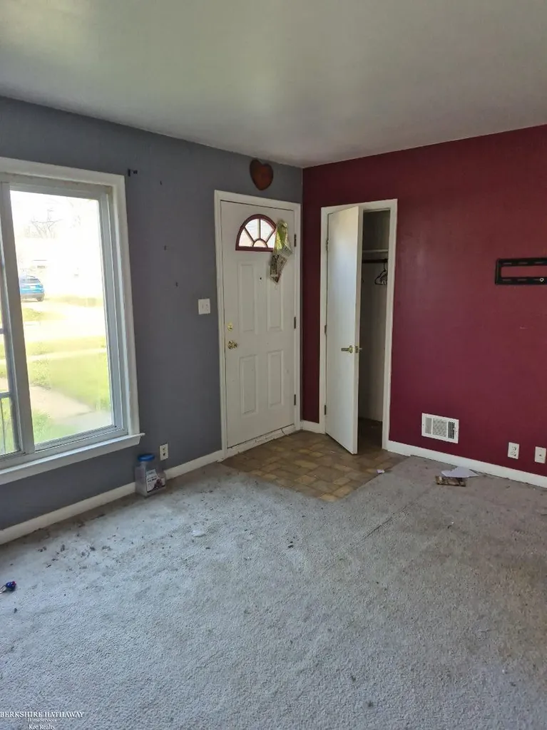 21893 Ehlert Avenue Warren City MI 48089
