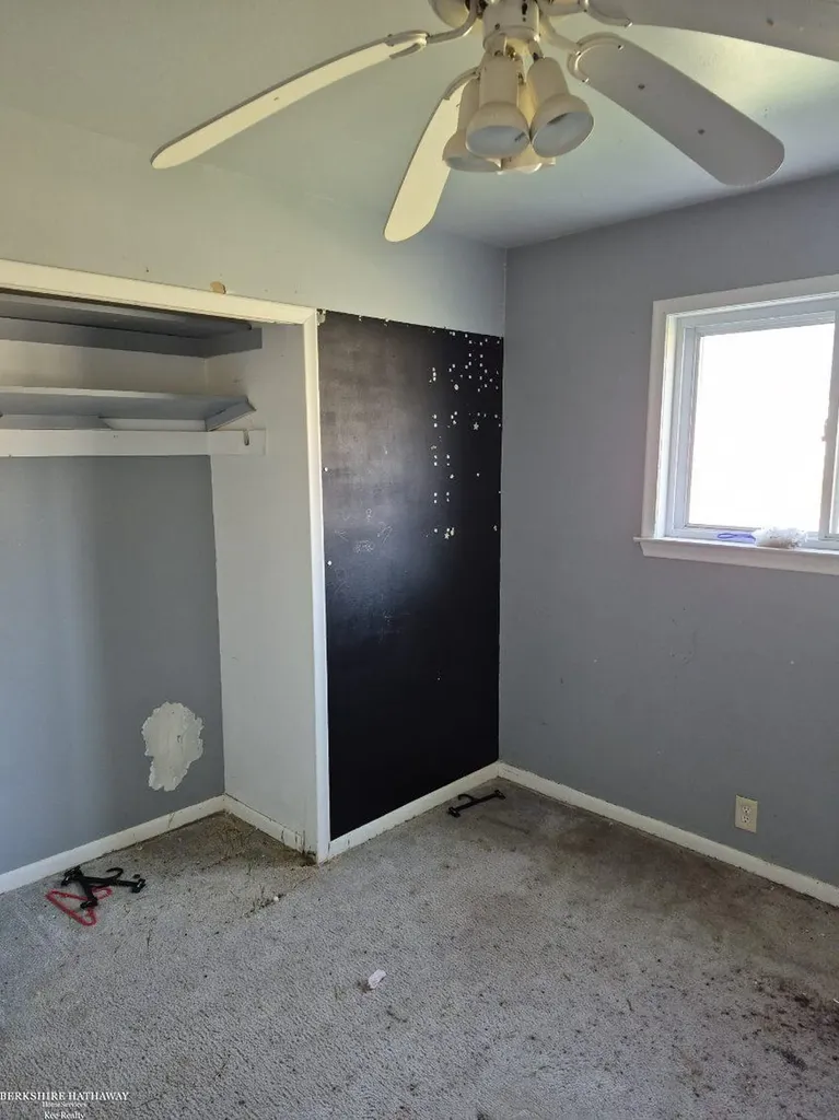 21893 Ehlert Avenue Warren City MI 48089