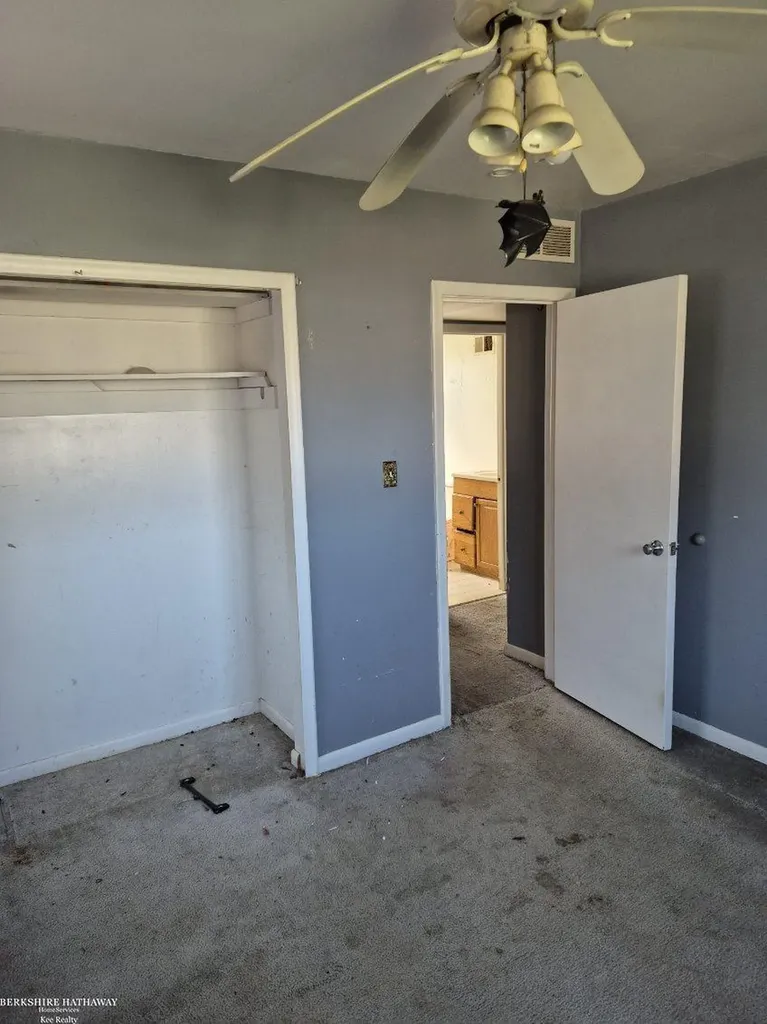 21893 Ehlert Avenue Warren City MI 48089