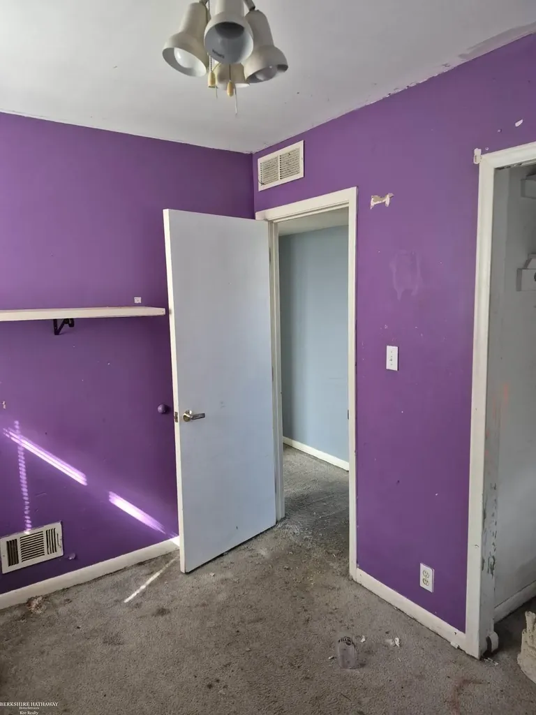21893 Ehlert Avenue Warren City MI 48089