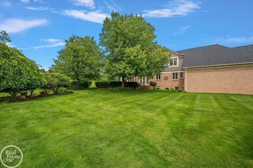 59807 Glacier Ridge N. Drive Washington Township MI 48094