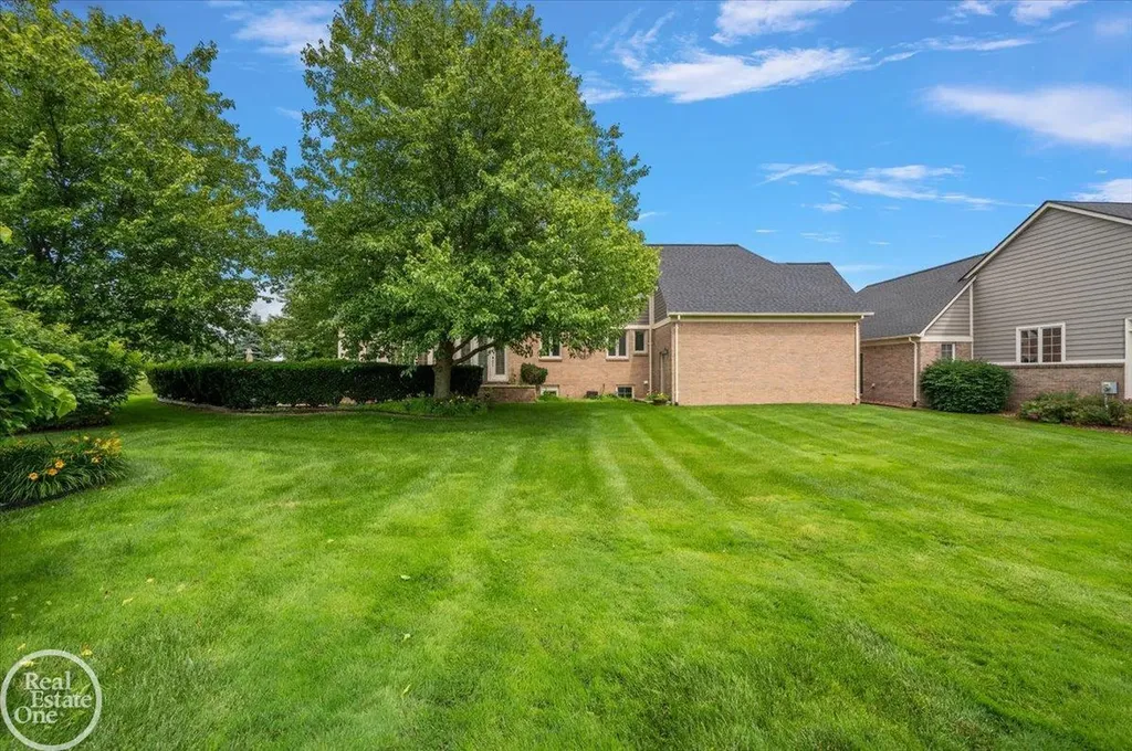 59807 Glacier Ridge N. Drive Washington Township MI 48094