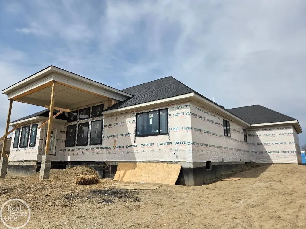 27176 Oxbow Lake Drive Chesterfield Township MI 48051