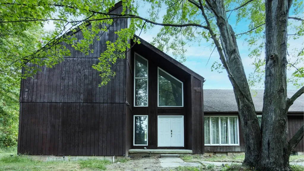 9202 Crawford Road Columbus Township MI 48063