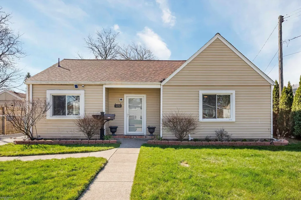 4492 Marr Avenue Warren City MI 48091