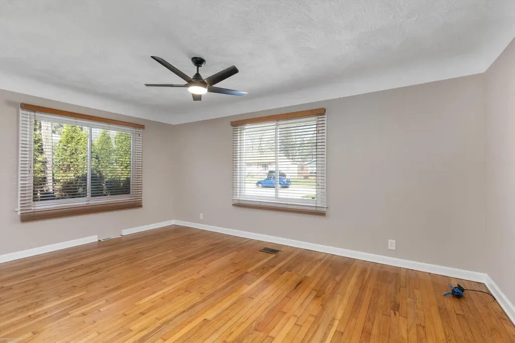 4492 Marr Avenue Warren City MI 48091