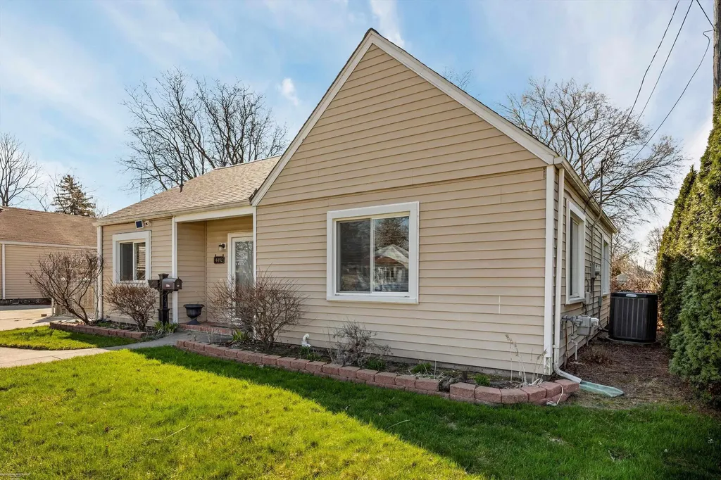 4492 Marr Avenue Warren City MI 48091