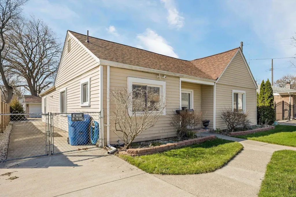 4492 Marr Avenue Warren City MI 48091