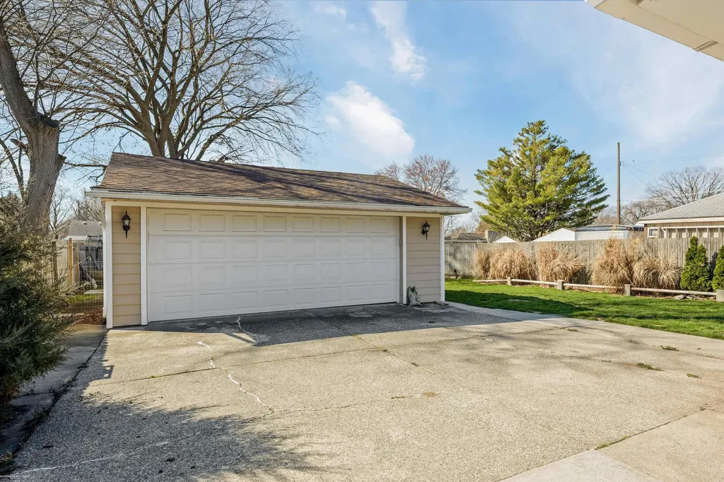 4492 Marr Avenue Warren City MI 48091