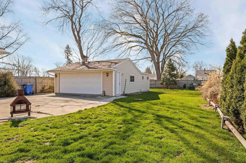4492 Marr Avenue Warren City MI 48091