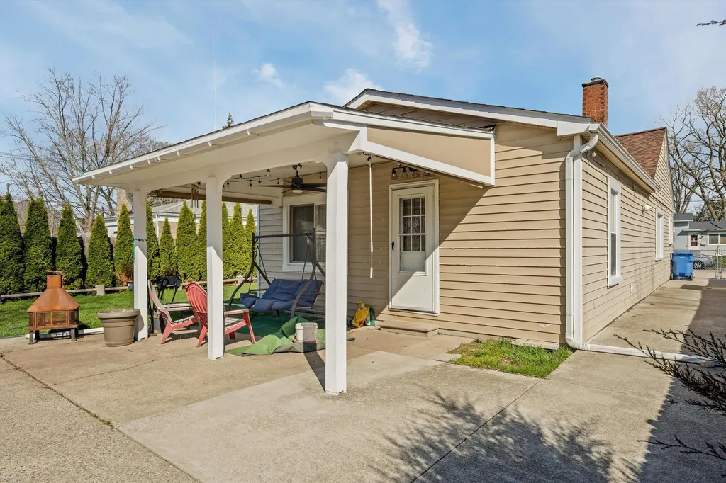 4492 Marr Avenue Warren City MI 48091