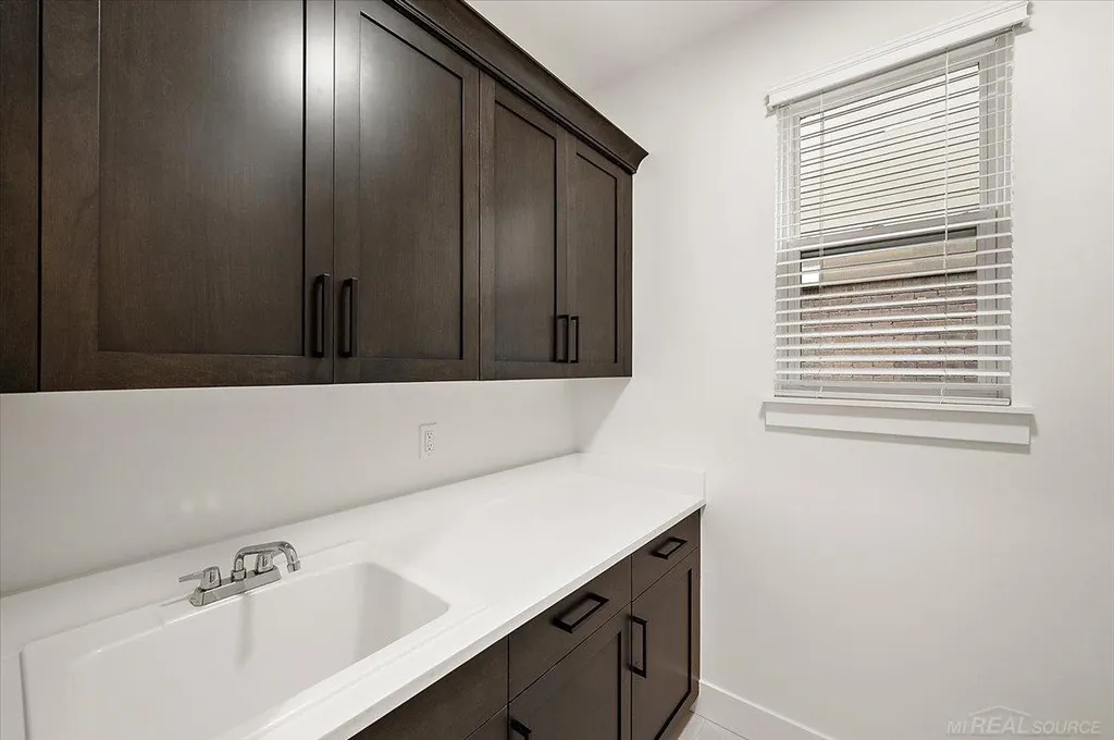 5872 Willow Grove Drive Troy City MI 48085