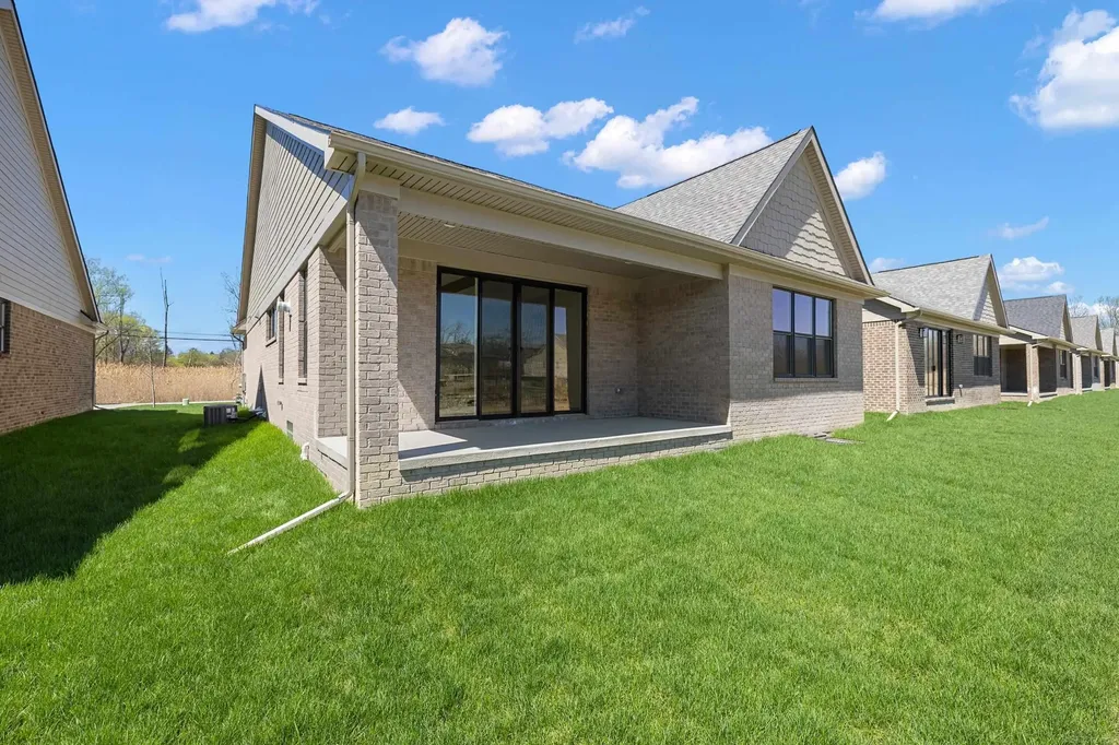 5884 Willow Grove Drive Troy City MI 48085