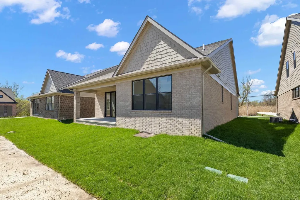 5884 Willow Grove Drive Troy City MI 48085
