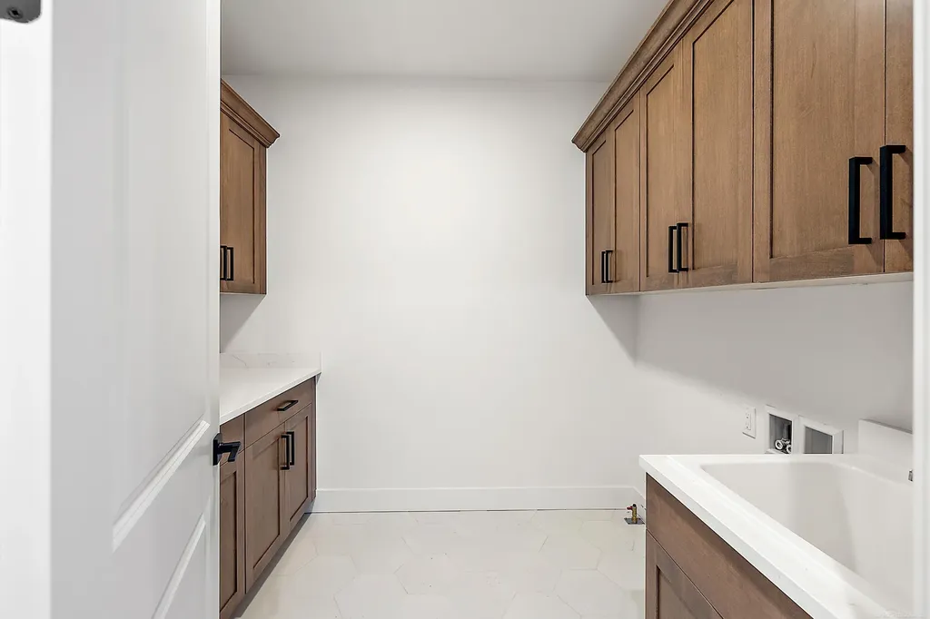 5884 Willow Grove Drive Troy City MI 48085