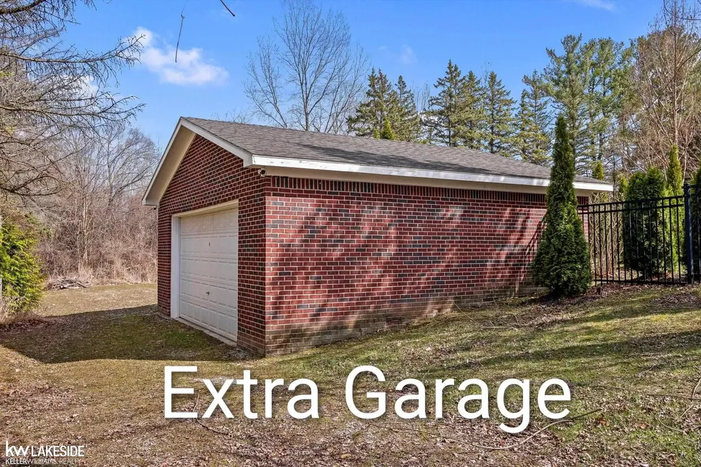6120 Evanswood Road Troy City MI 48085