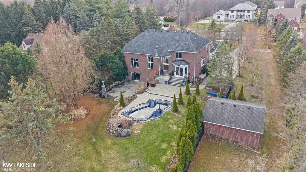 6120 Evanswood Road Troy City MI 48085