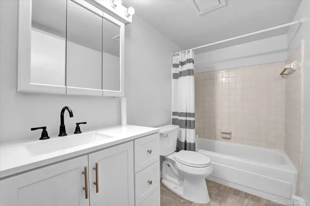 1617 S Riverside Ave C-18 #4 Avenue St. Clair City MI 48079