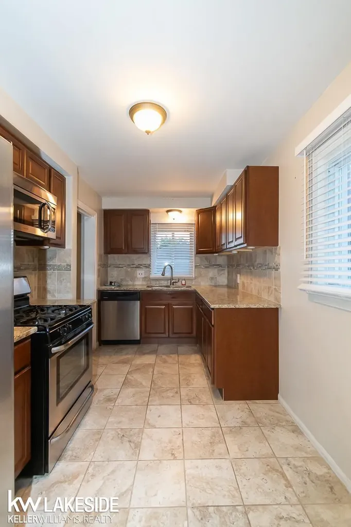 21606 Arrowhead Street St. Clair Shores City MI 48082