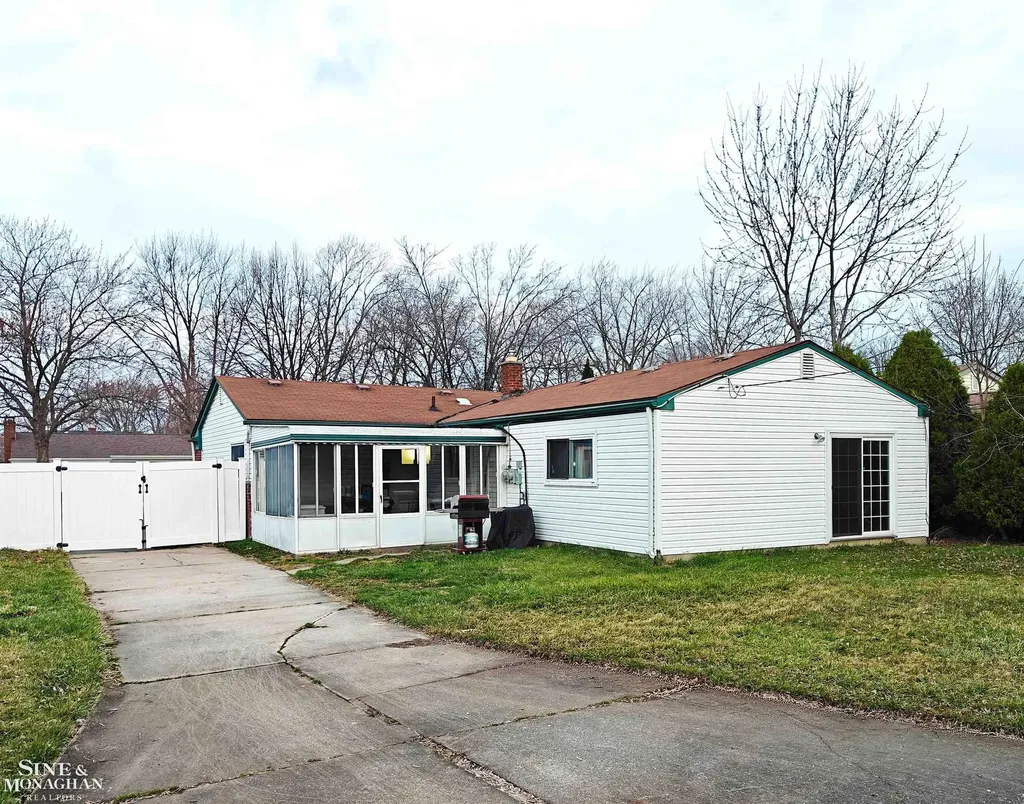 28300 Roy Boulevard St. Clair Shores City MI 48081