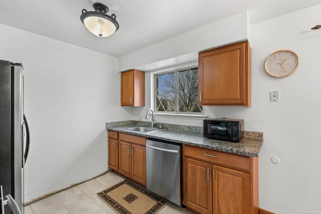 29265 Hayes Road Warren City MI 48088