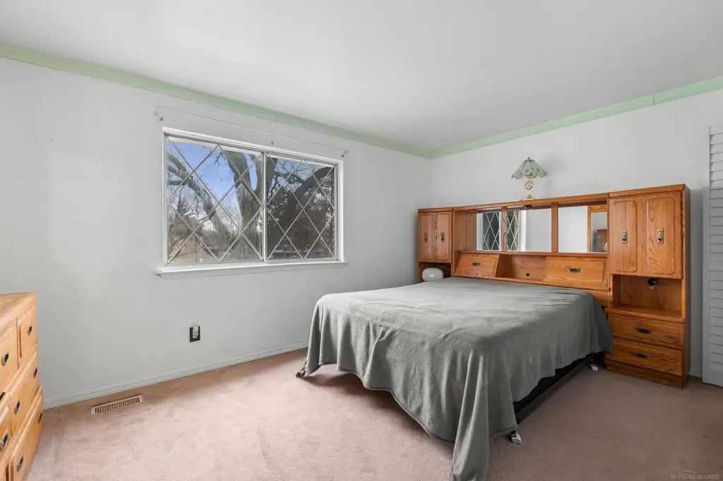 29265 Hayes Road Warren City MI 48088