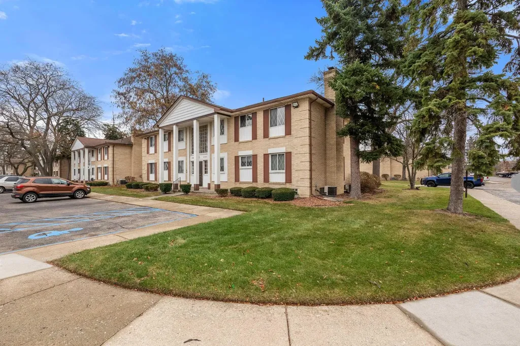 29265 Hayes Road Warren City MI 48088