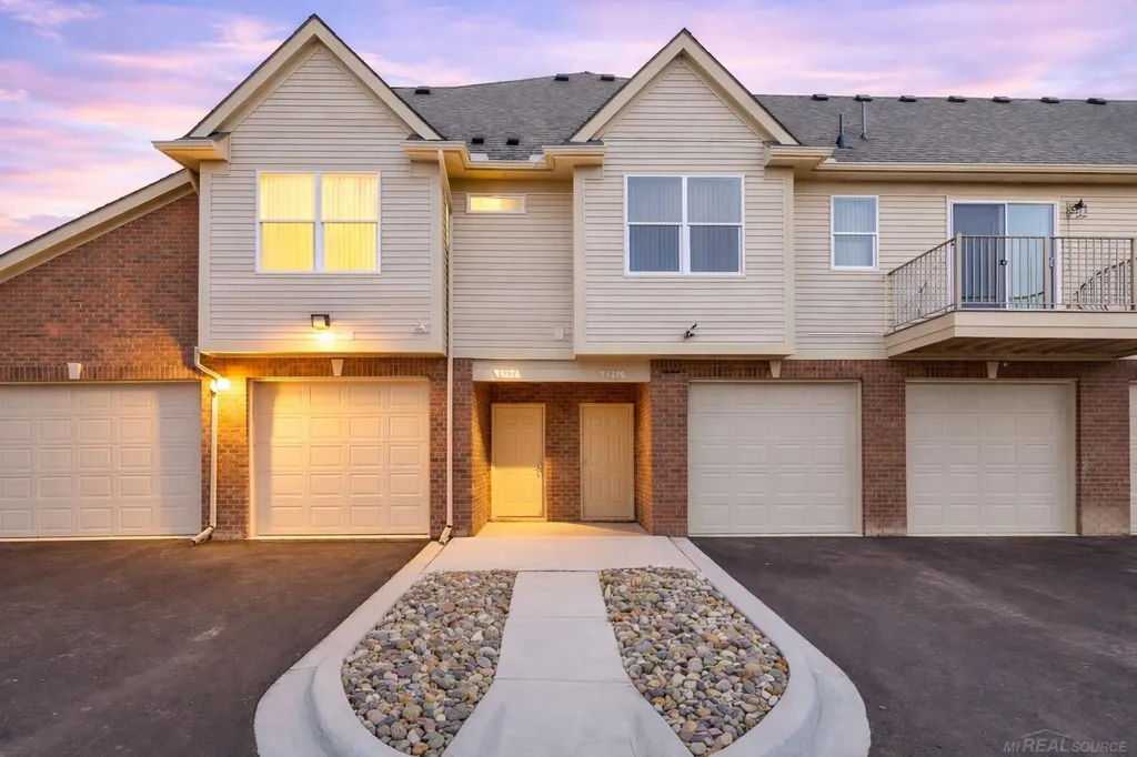 8292 Heywood Circle Sterling Heights City MI 48312