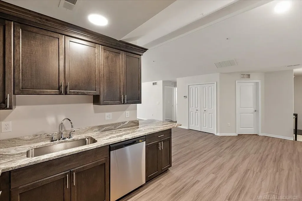 8292 Heywood Circle Sterling Heights City MI 48312