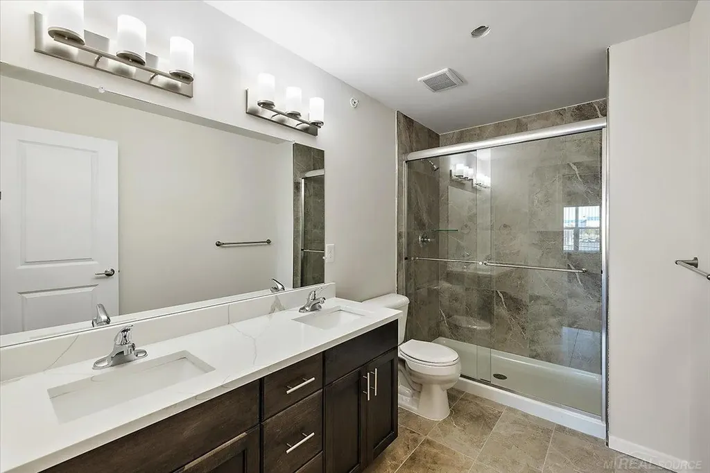 8292 Heywood Circle Sterling Heights City MI 48312