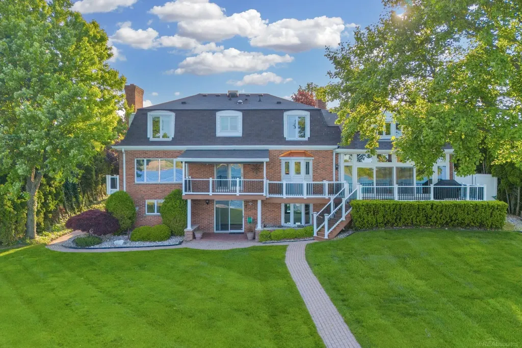 4243 River Road East China Township MI 48054