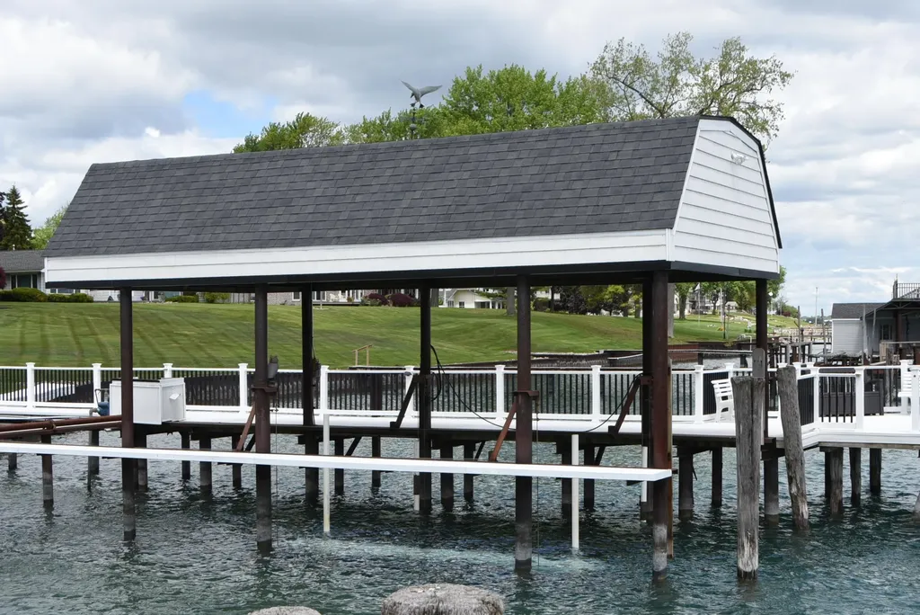 4243 River Road East China Township MI 48054