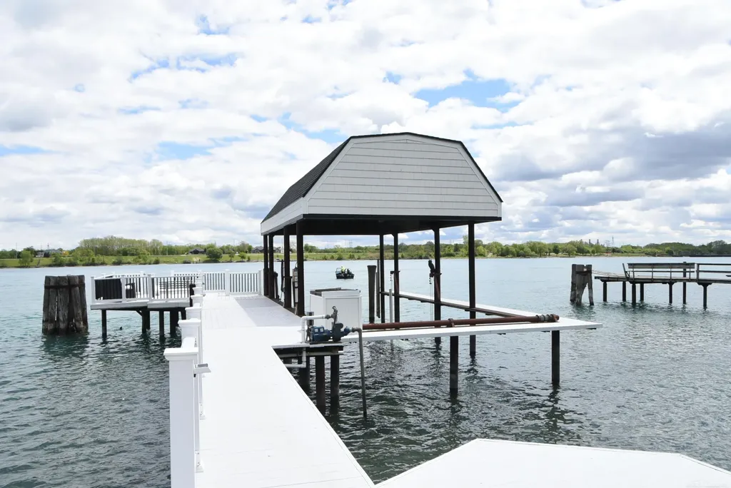 4243 River Road East China Township MI 48054