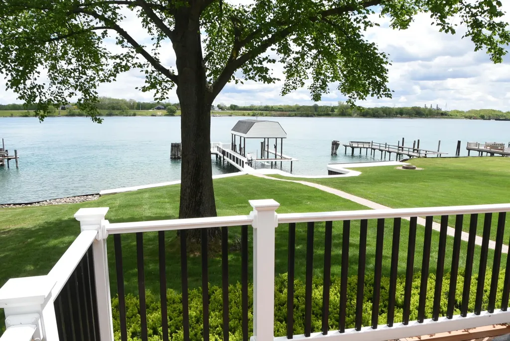 4243 River Road East China Township MI 48054