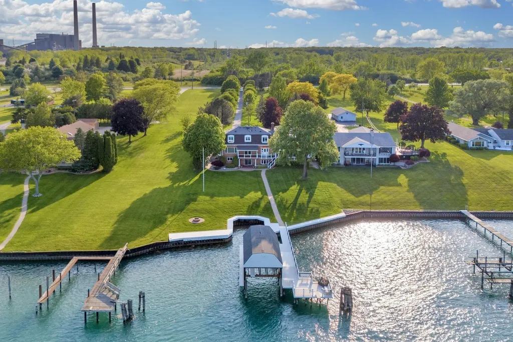 4243 River Road East China Township MI 48054