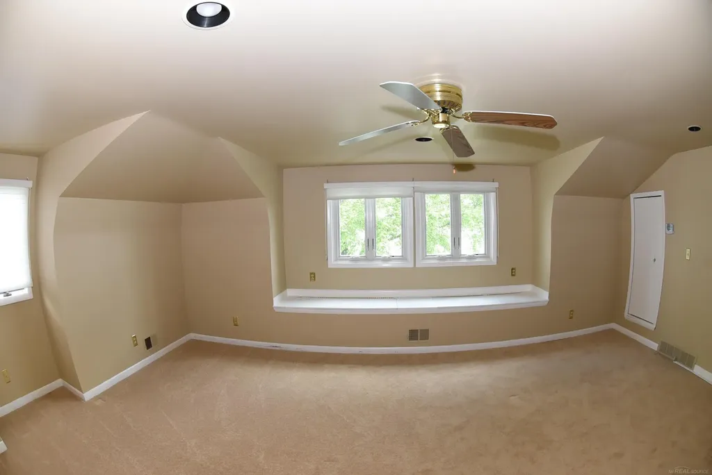 4243 River Road East China Township MI 48054