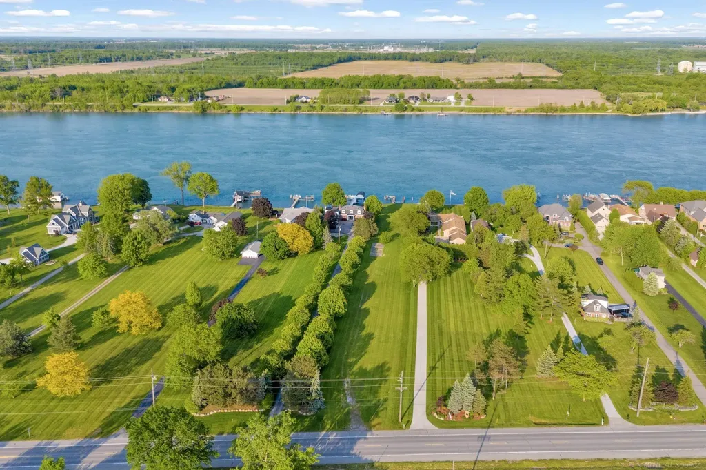 4243 River Road East China Township MI 48054
