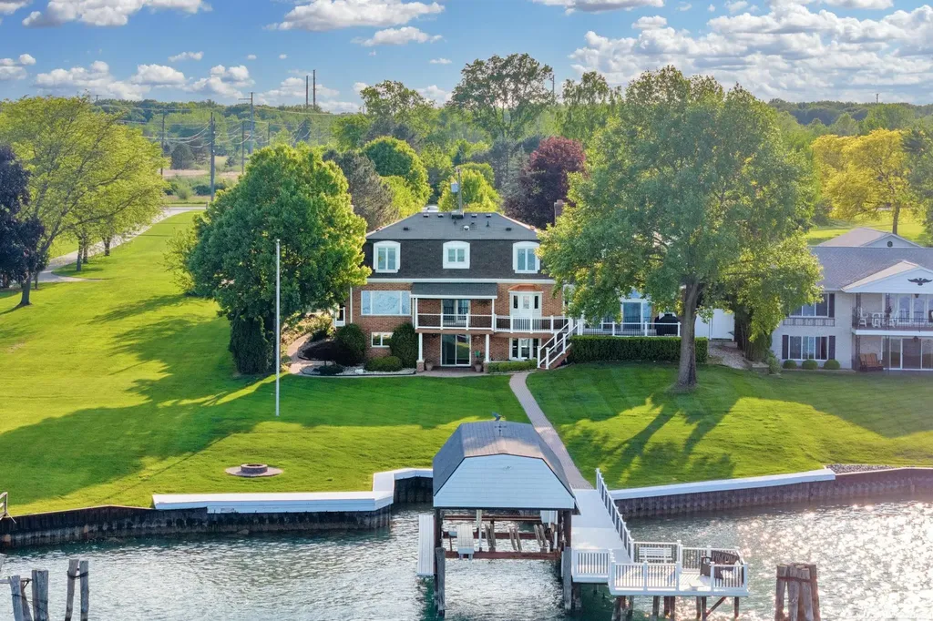 4243 River Road East China Township MI 48054