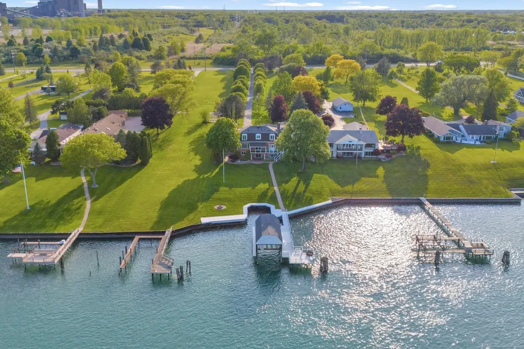 4243 River Road East China Township MI 48054